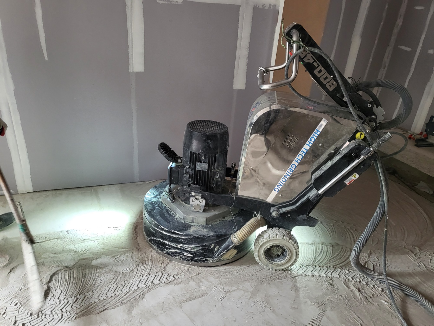 공사 공사의 섬세한 마무리가 인상적인 현장 현장입니다. (절차는, 넘어) · 현장의 분위기를 그대로 담아낸 장면입니다.