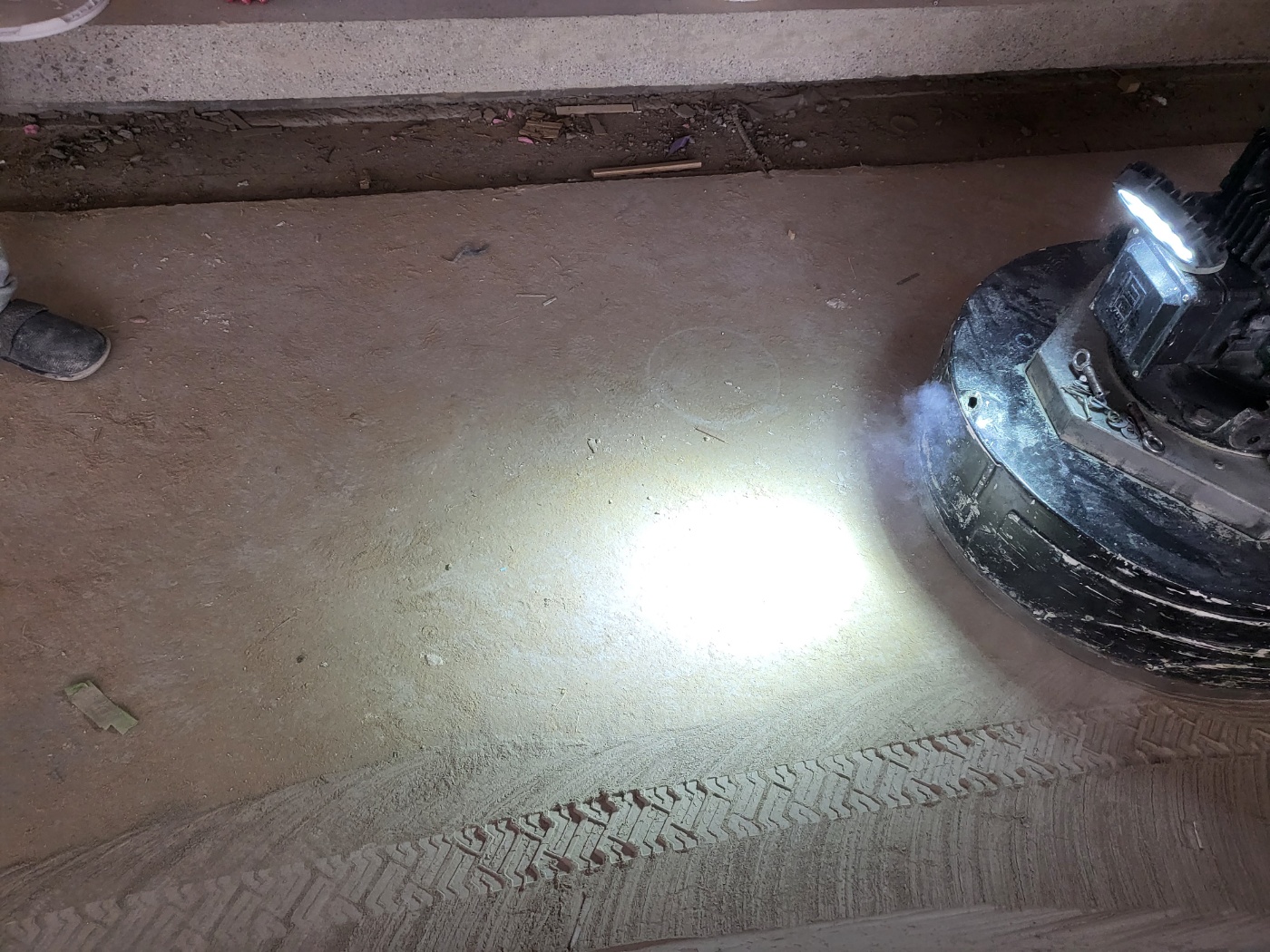 공사 공사의 섬세한 마무리가 인상적인 현장 현장입니다. (정밀, 것이) · 현장의 분위기를 그대로 담아낸 장면입니다.