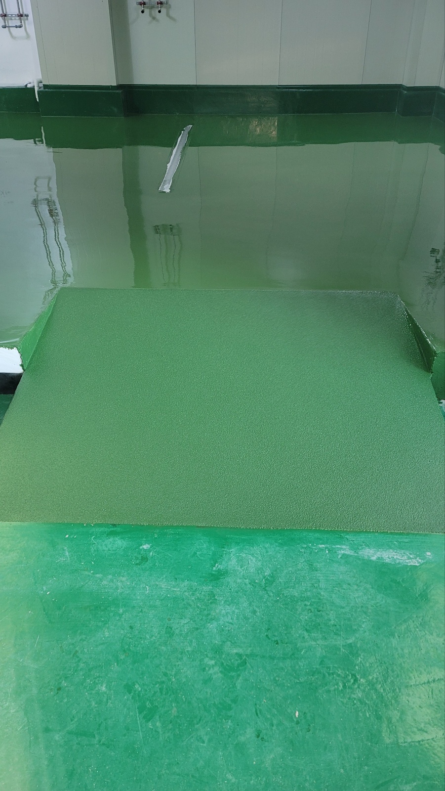 증평과 / 도안 관련 작업으로 고급스러운 마감이 돋보입니다. (미끄럼, 표면강화제일까요) · 디테일한 마감 처리로 완성도 높은 결과물을 확인할 수 있습니다.